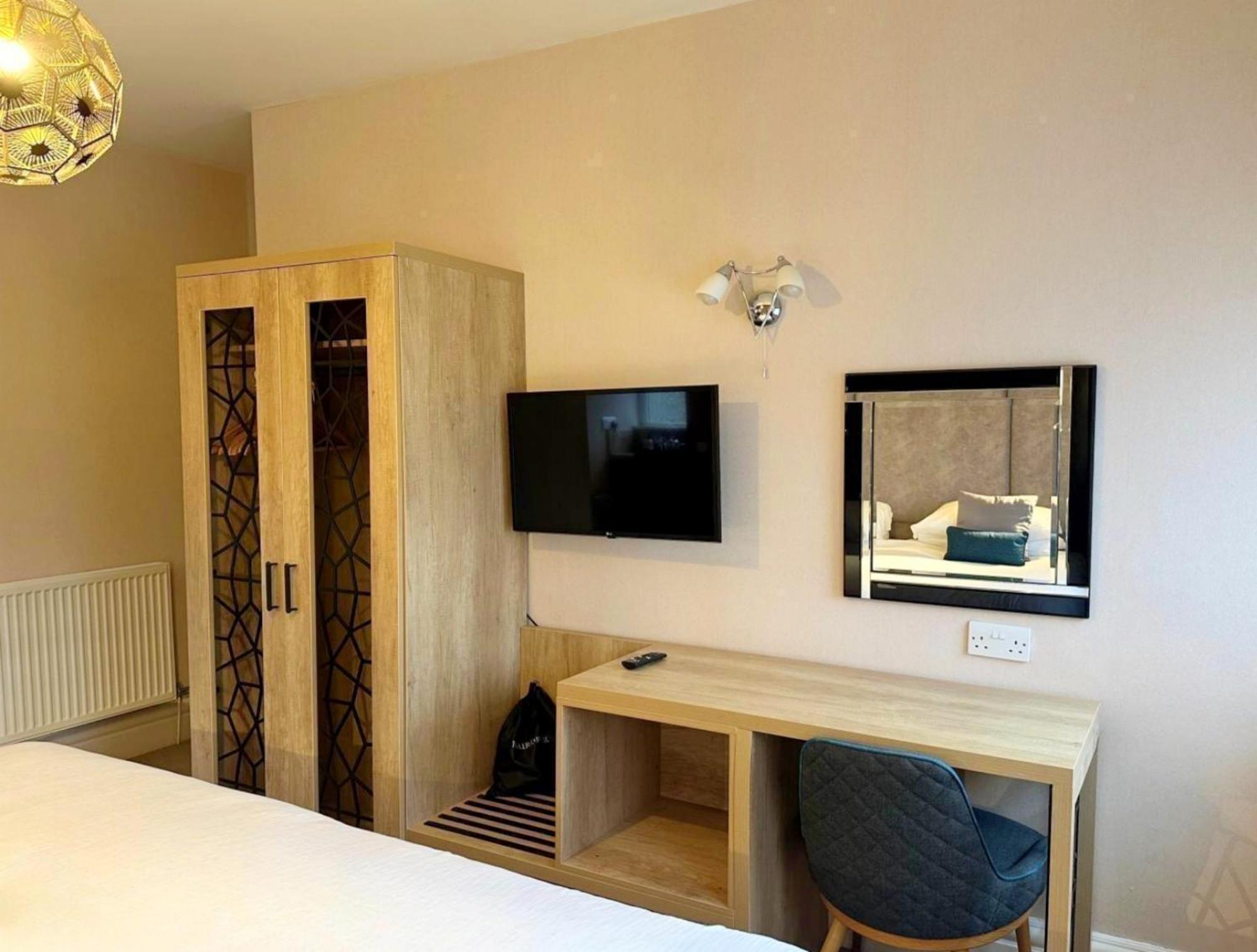 Caerwylan Hotel คริกเคียธ ภายนอก รูปภาพ